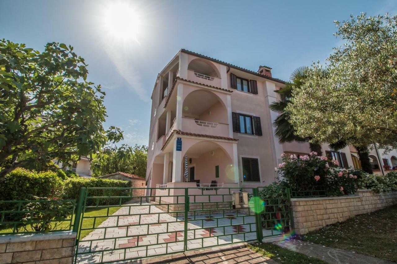 Apartments Mila 罗维尼 外观 照片
